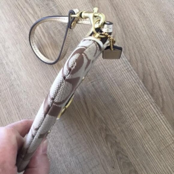 Coach Signature Brown Jacquard Wristlet with Yellow Floral Accent EUC - Picture 7 of 9